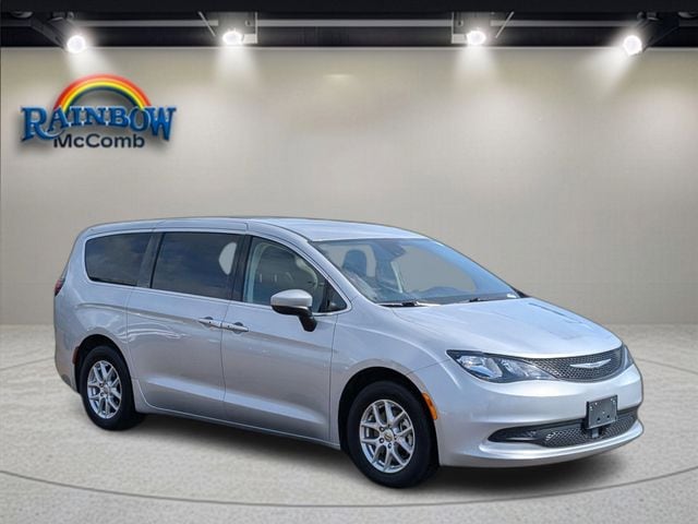 2023 Chrysler Voyager LX's photo
