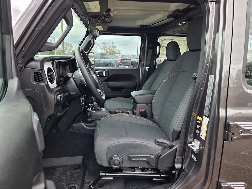 New 2026 Jeep Gladiator SPORT 4X4 Pickup