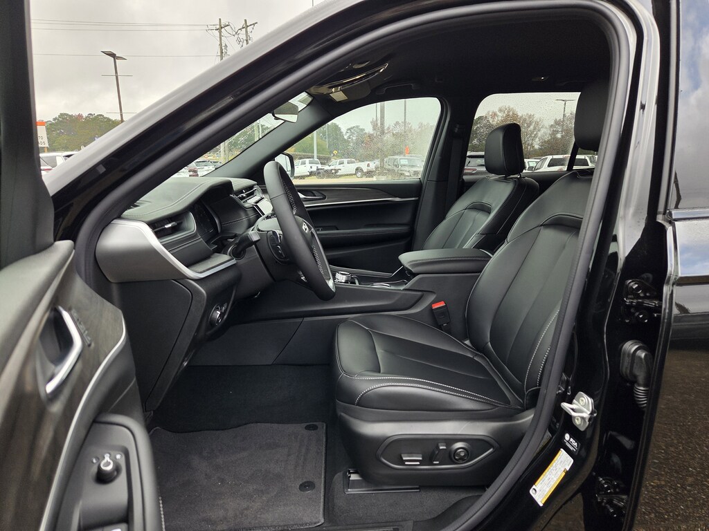 New 2025 Jeep Grand Cherokee LIMITED 4X2 Sport Utility