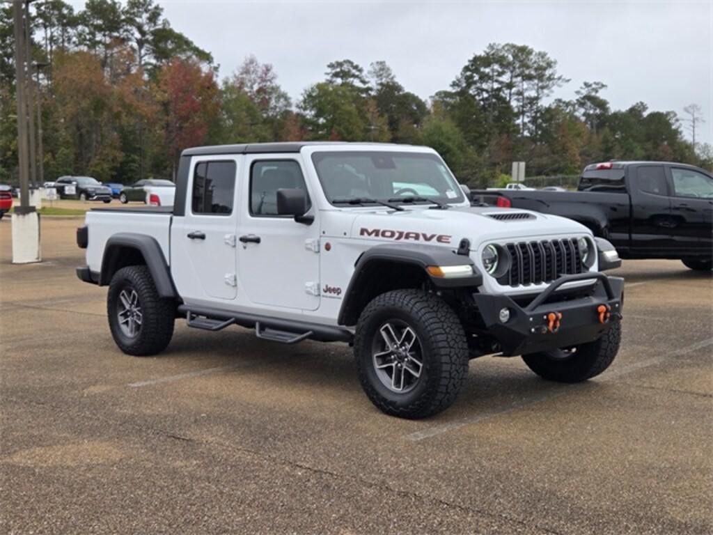 Used 2024 Jeep Gladiator Mojave Truck Crew Cab
