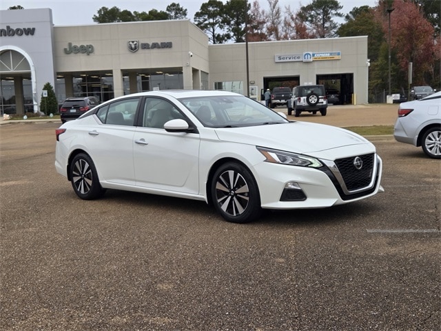 2022 Nissan Altima SV