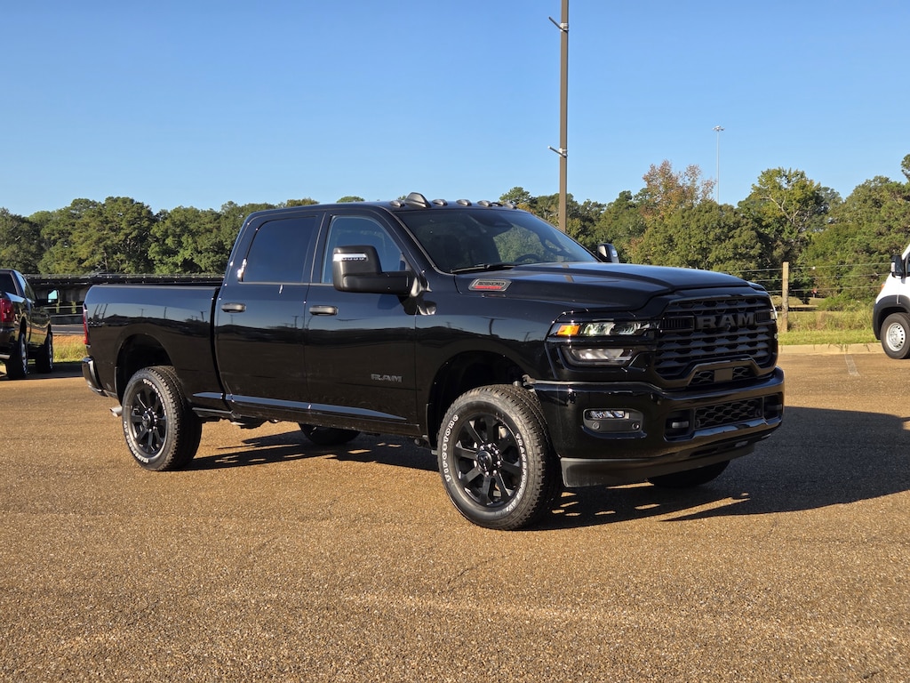 New 2025 Ram 2500 BIG HORN CREW CAB 4X4 6'4 BOX Pickup