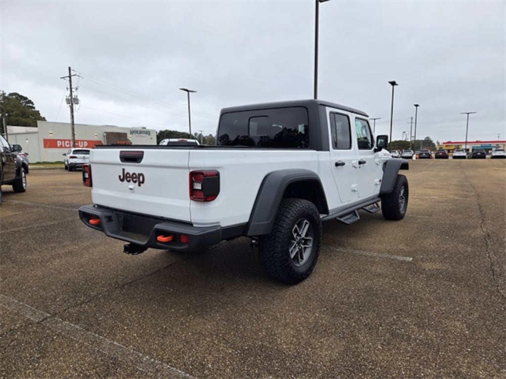 Used 2024 Jeep Gladiator Mojave Truck Crew Cab