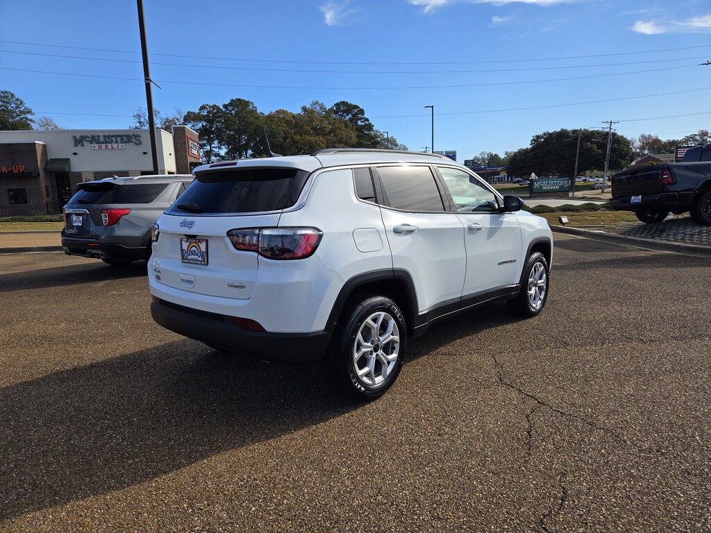 New 2026 Jeep Compass LATITUDE 4X4 Sport Utility