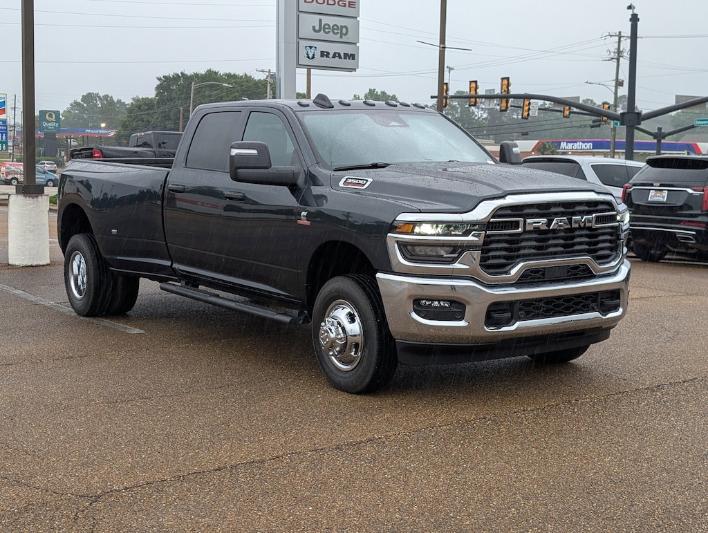 New 2026 Ram 3500 TRADESMAN CREW CAB 4X4 8' BOX Pickup