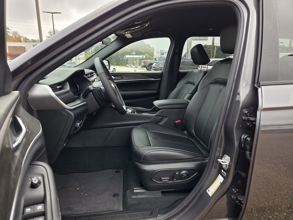 New 2025 Jeep Grand Cherokee L LIMITED 4X2 Sport Utility