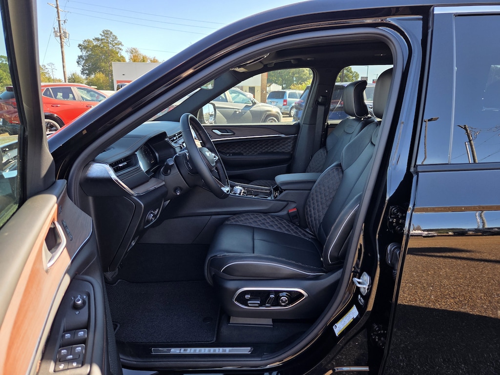 New 2025 Jeep Grand Cherokee L SUMMIT 4X4 Sport Utility