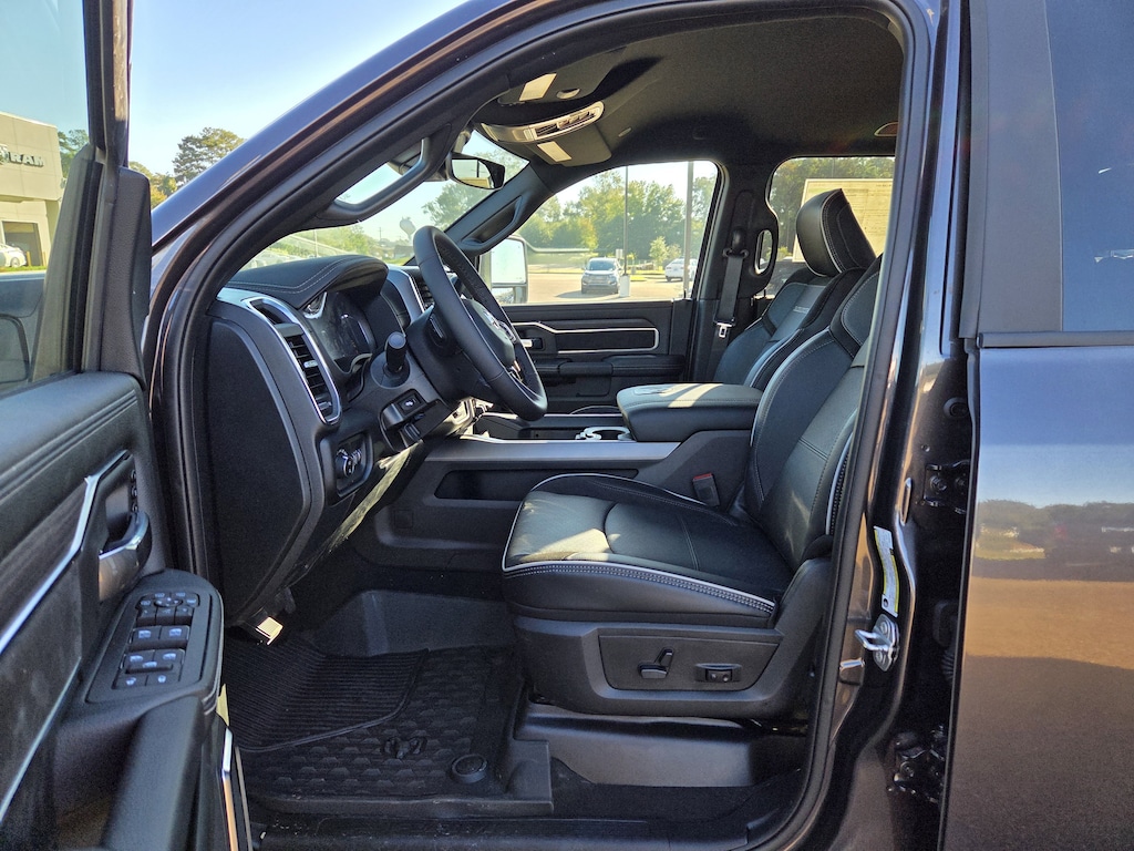 New 2026 Ram 2500 LARAMIE CREW CAB 4X4 6'4 BOX Pickup