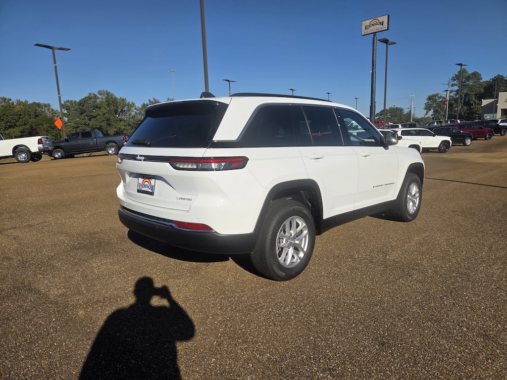 New 2025 Jeep Grand Cherokee LAREDO X 4X2 Sport Utility