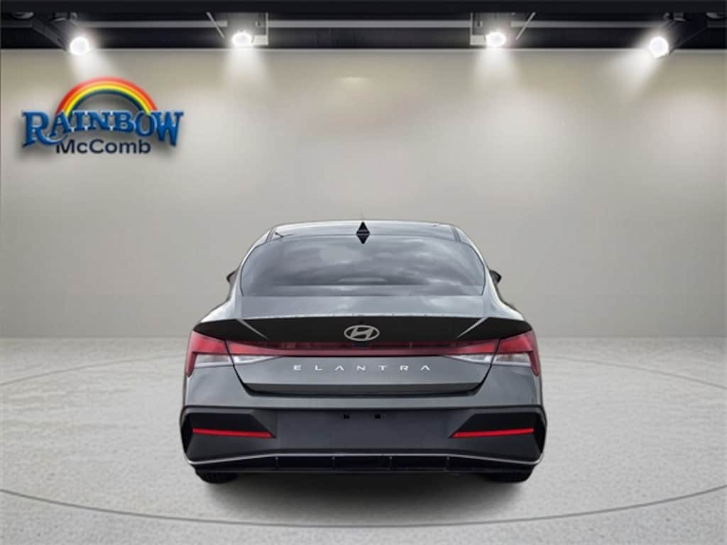 Used 2024 Hyundai Elantra SE Sedan