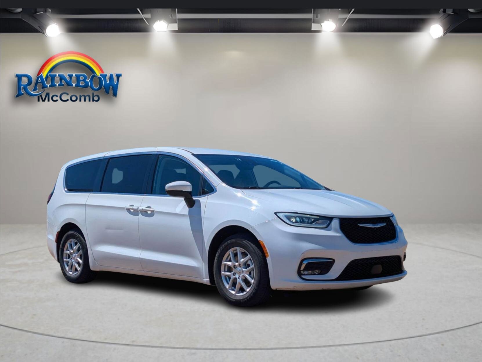 2023 Chrysler Pacifica Touring L photo 2