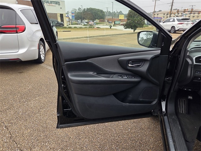 2023 Nissan Murano SV's photo