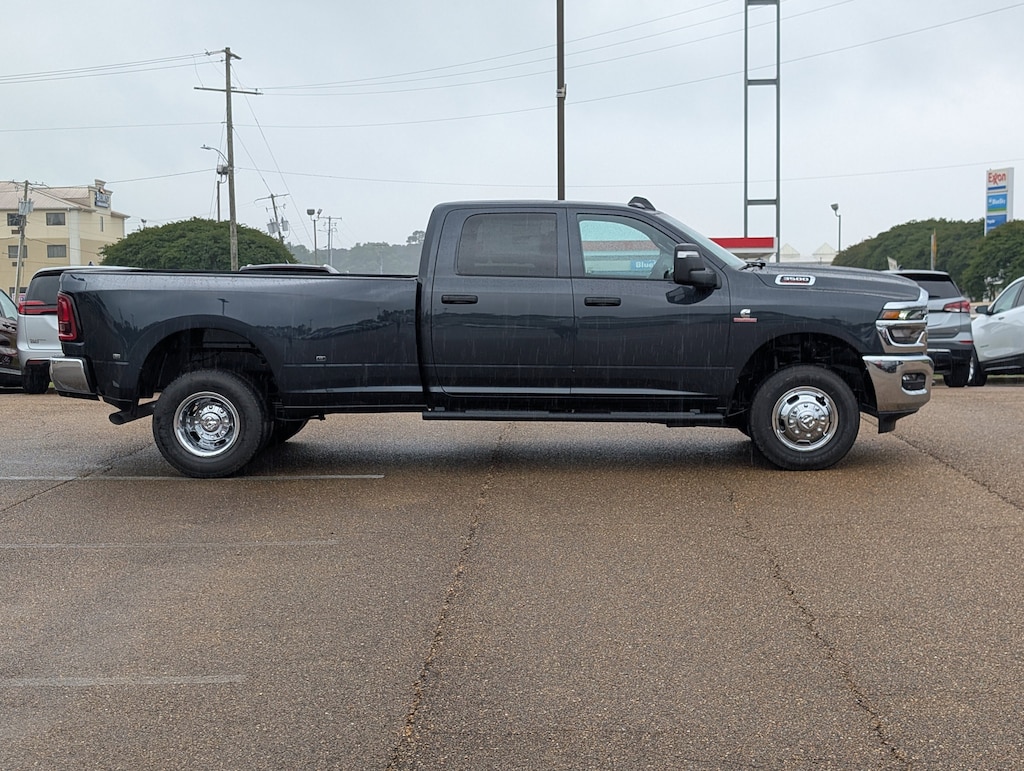 New 2026 Ram 3500 TRADESMAN CREW CAB 4X4 8' BOX Pickup
