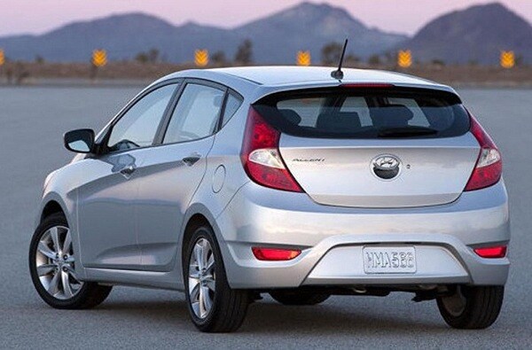 2012-Hyundai-Accent.jpg