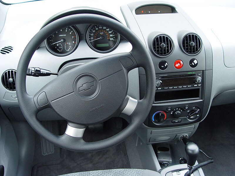 2012-Hyundai-Accent-Steering.jpg