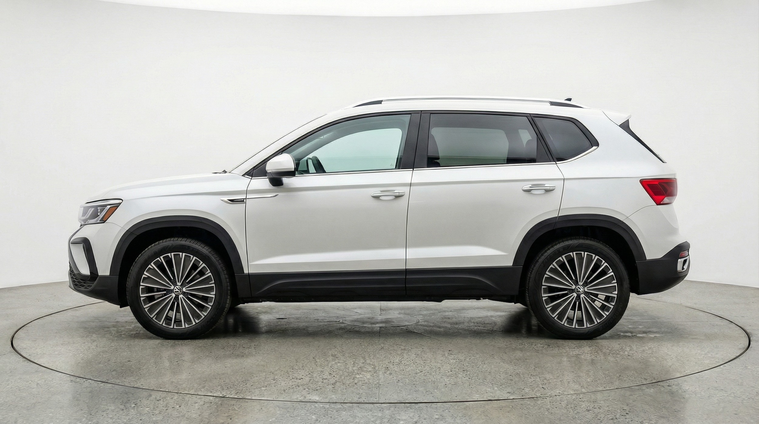 Thumbnail: 2025 Volkswagen Taos - 4