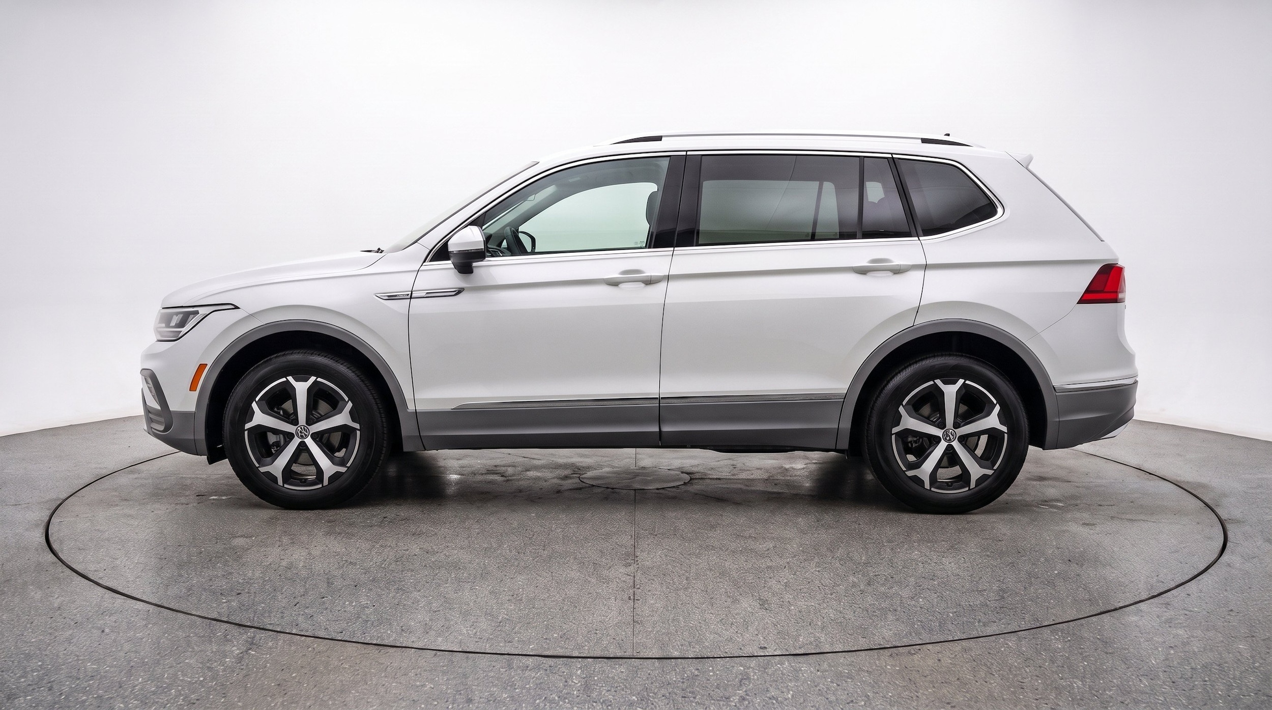 Thumbnail: 2026 Volkswagen Tiguan - 5