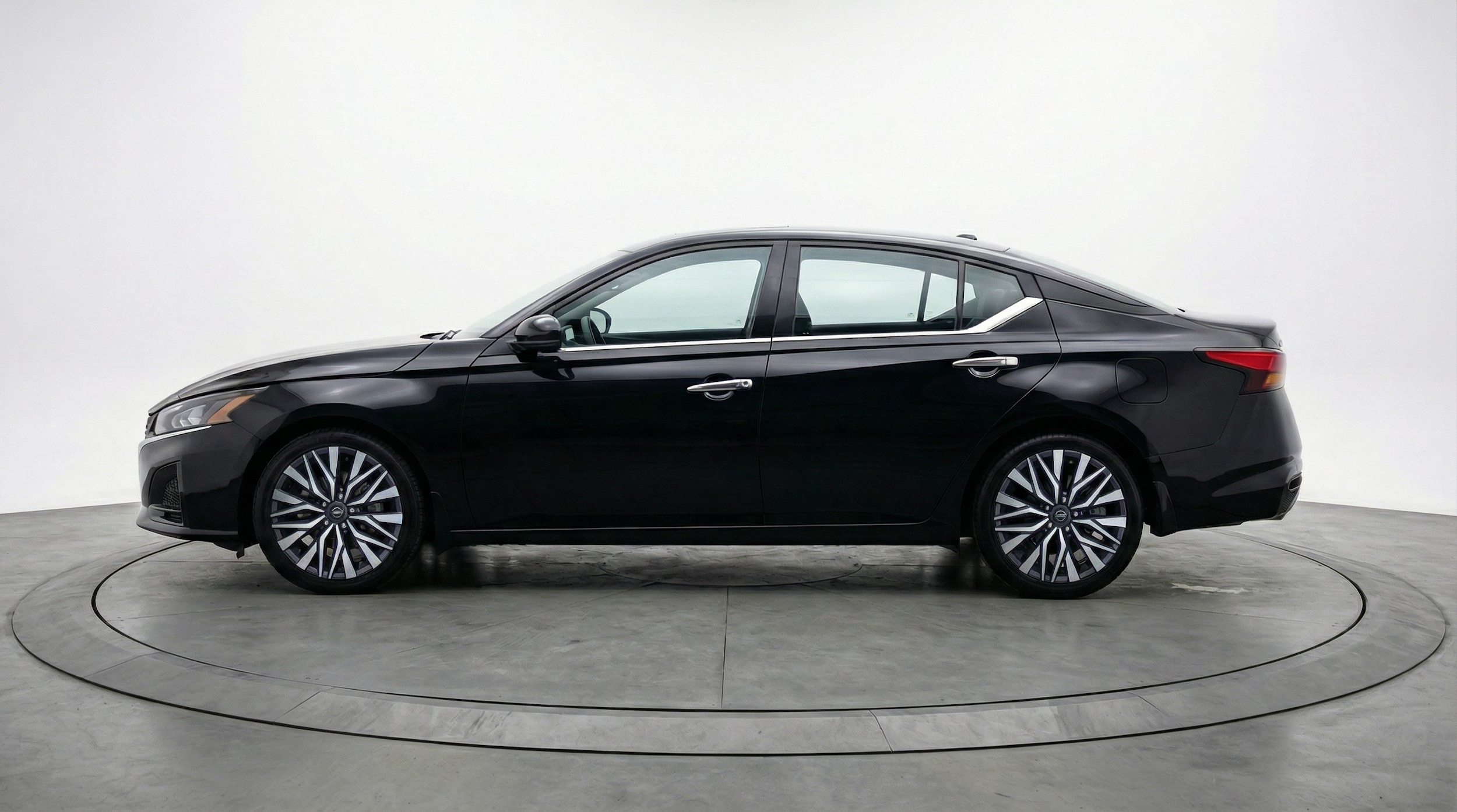 Thumbnail: 2025 Nissan Altima - 4