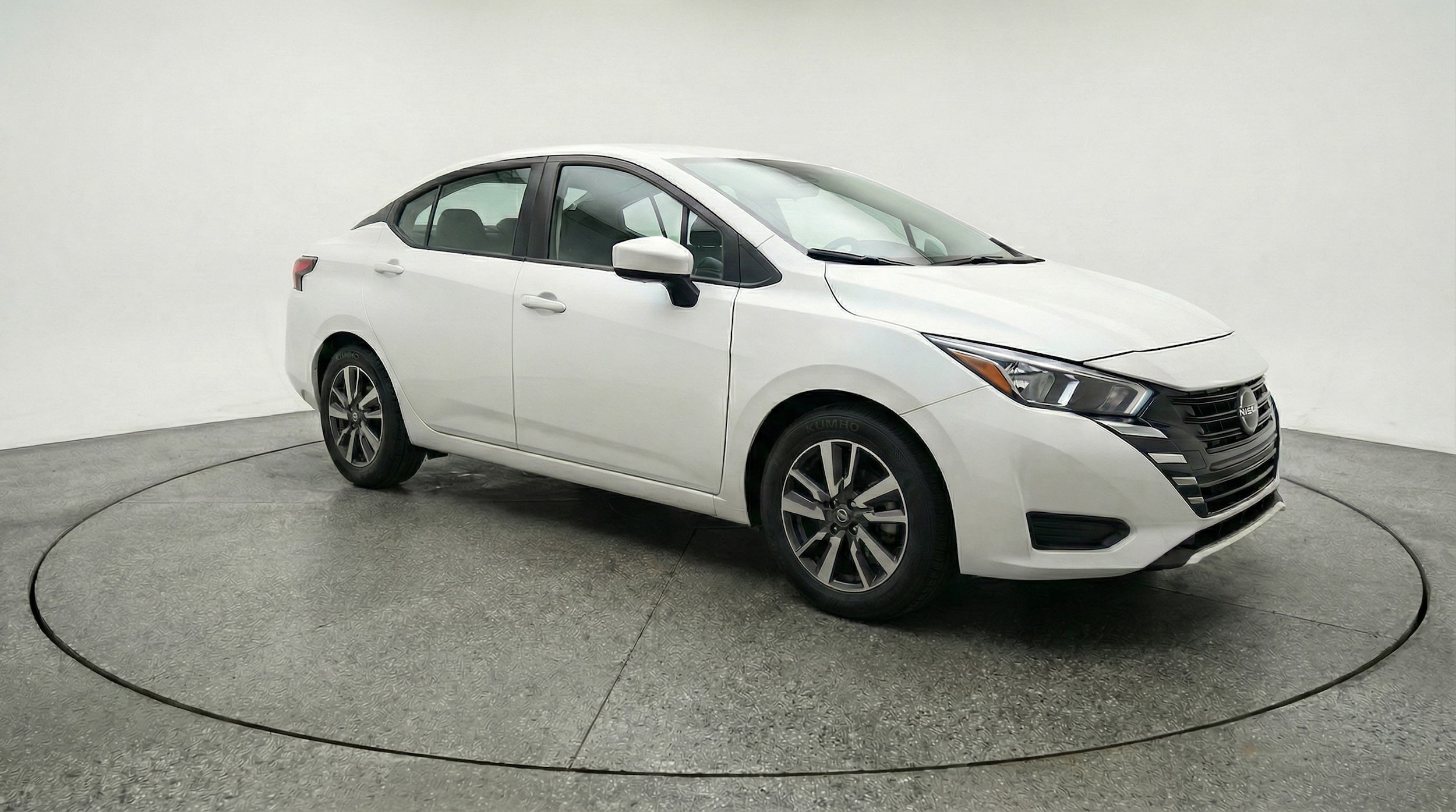 2025 Nissan Versa SV FWD