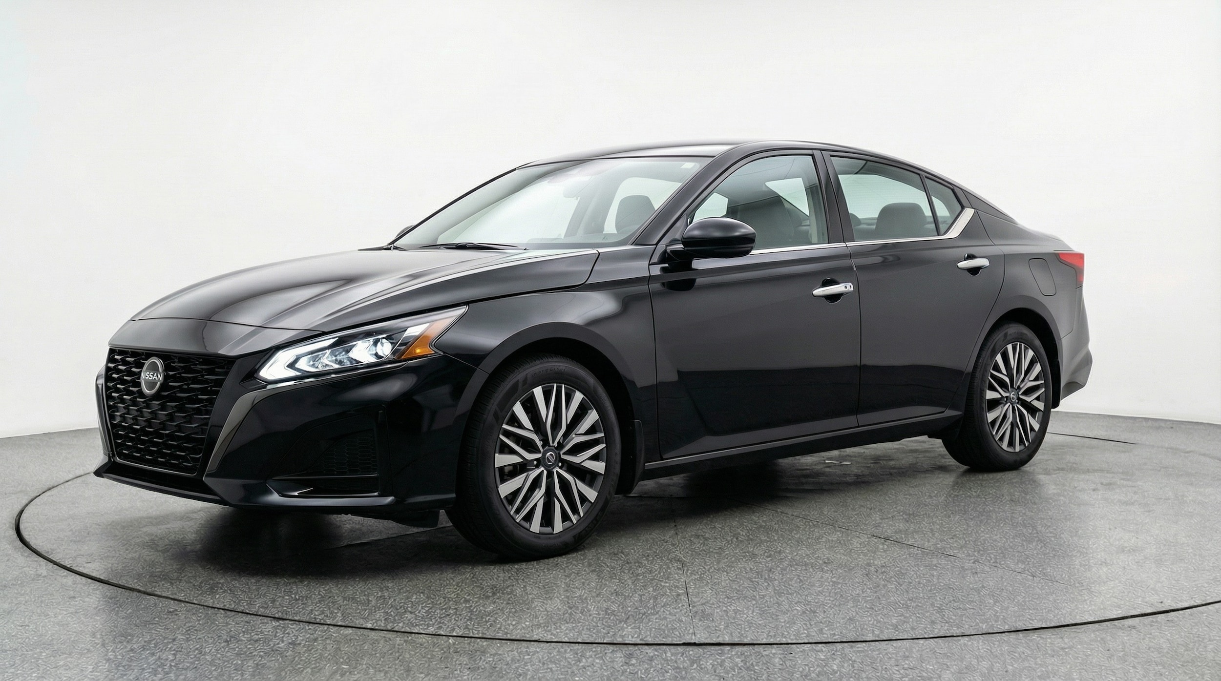 Thumbnail: 2025 Nissan Altima - 3