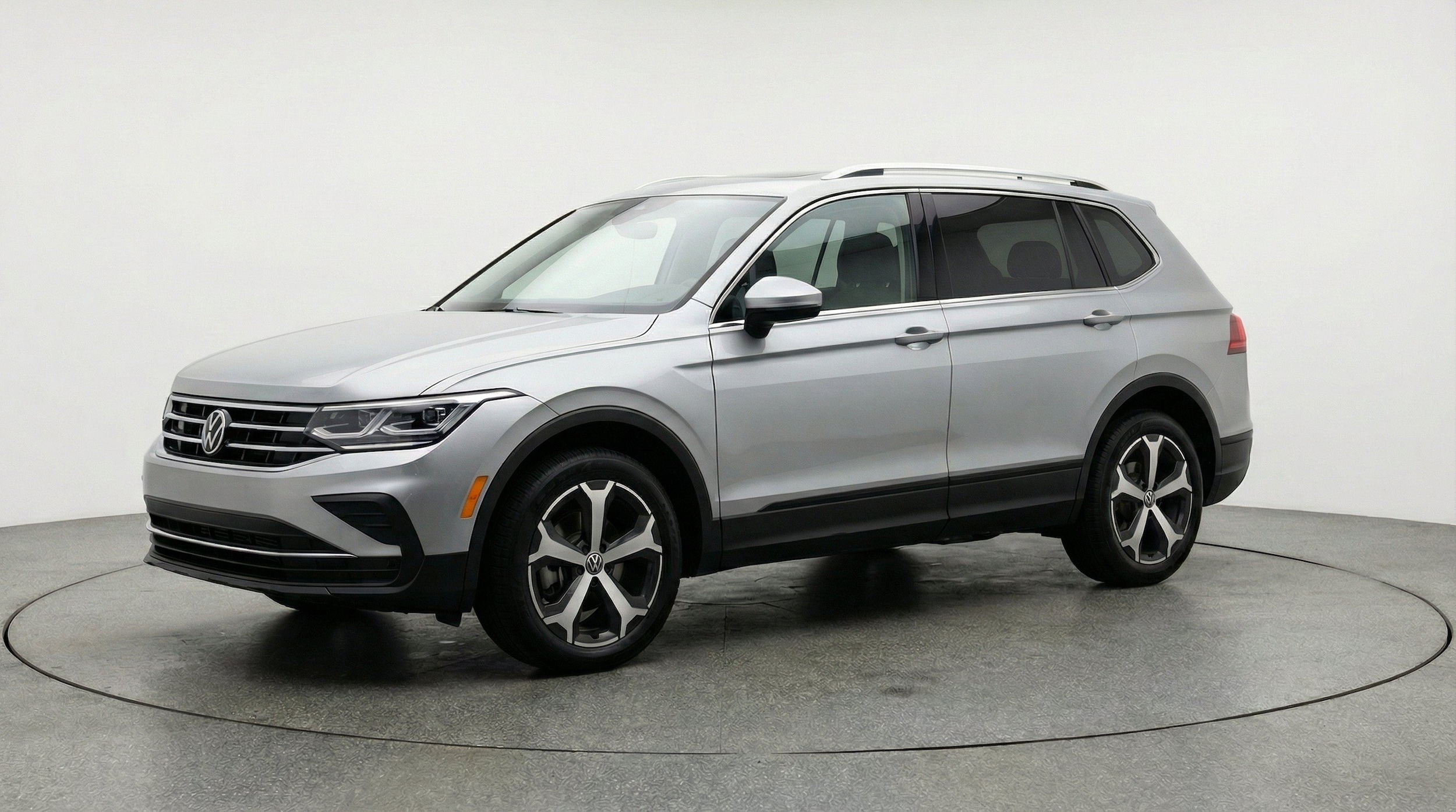 Thumbnail: 2026 Volkswagen Tiguan - 3