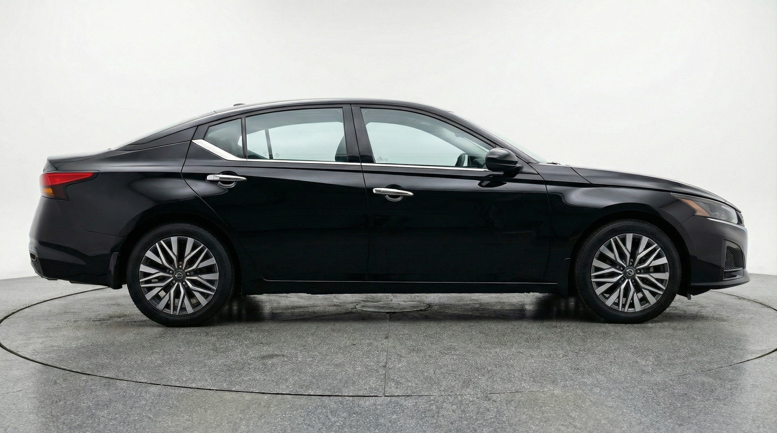 Thumbnail: 2025 Nissan Altima - 8