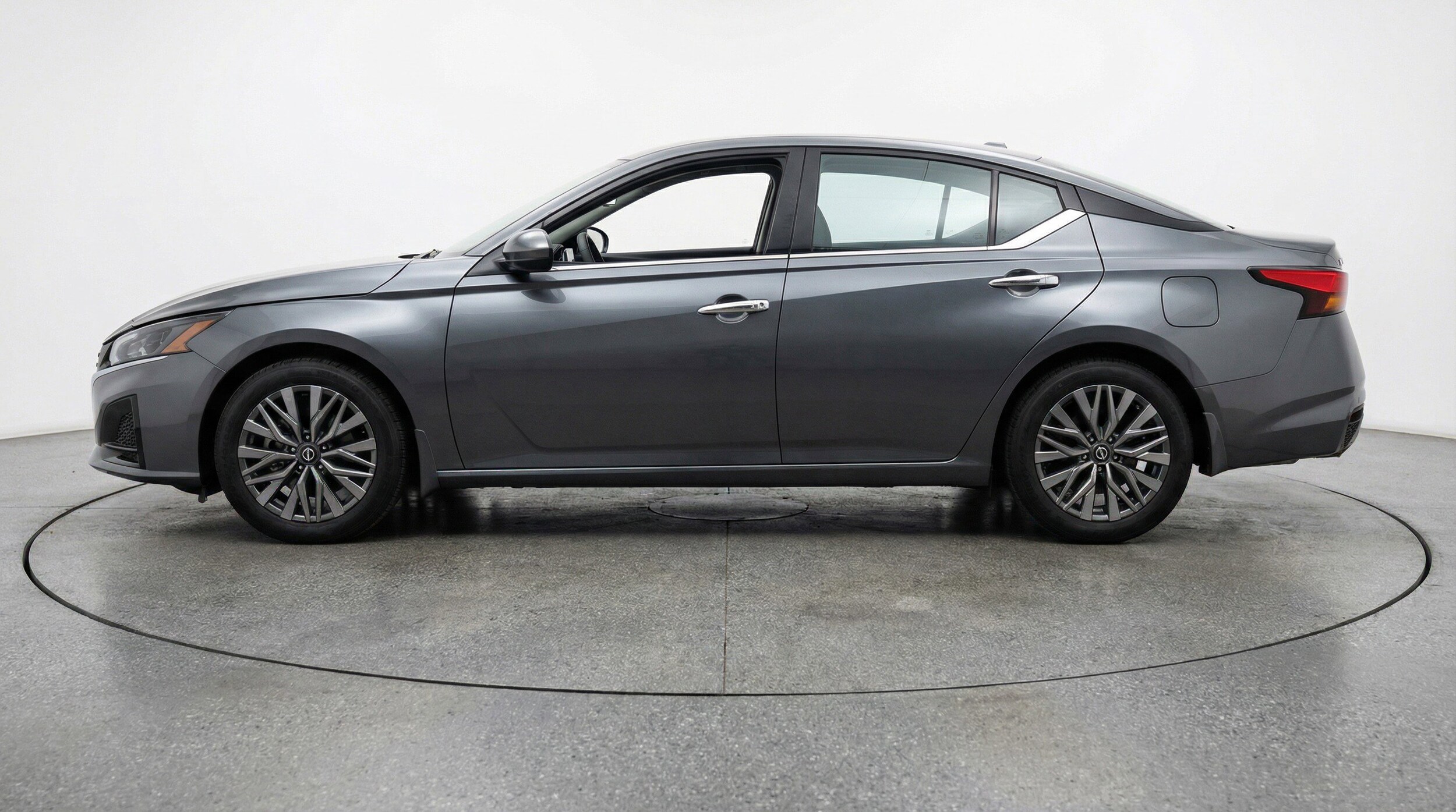 Thumbnail: 2025 Nissan Altima - 5