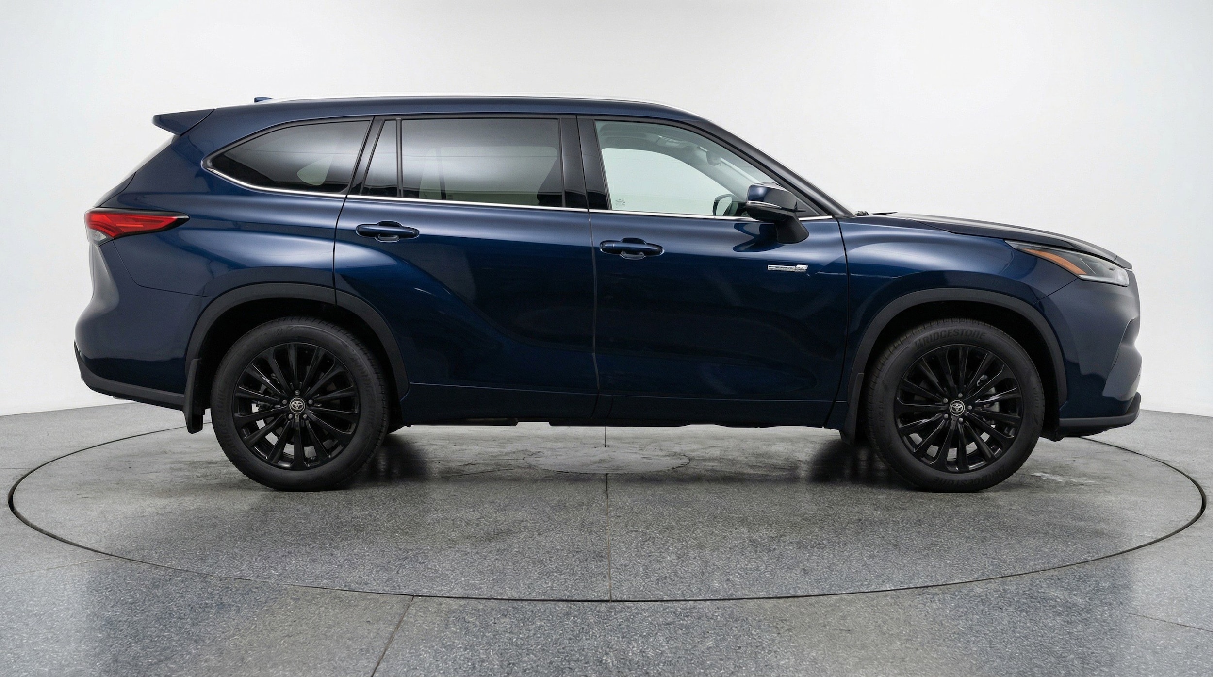 Thumbnail: 2025 Toyota Highlander - 11