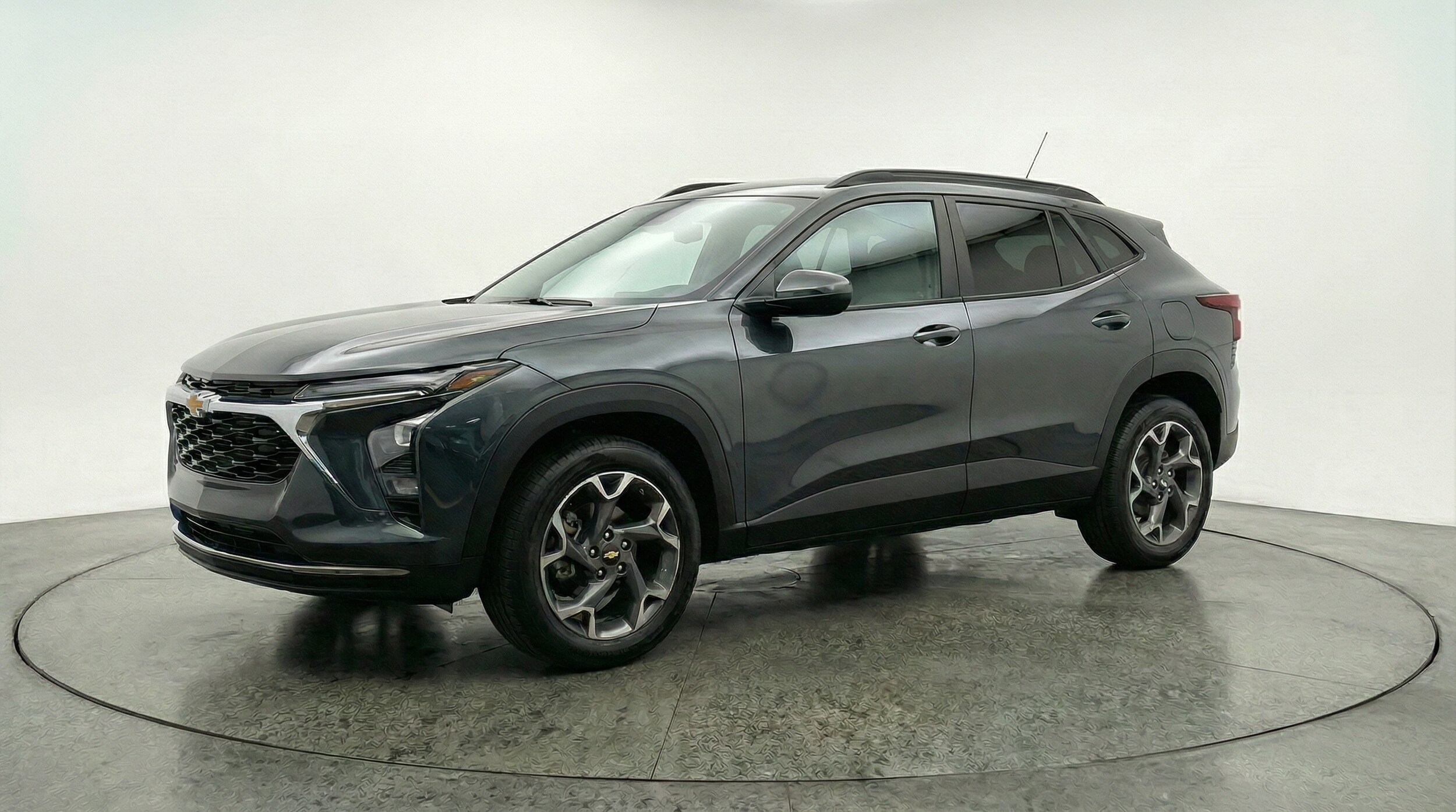 Thumbnail: 2025 Chevrolet Trax - 3