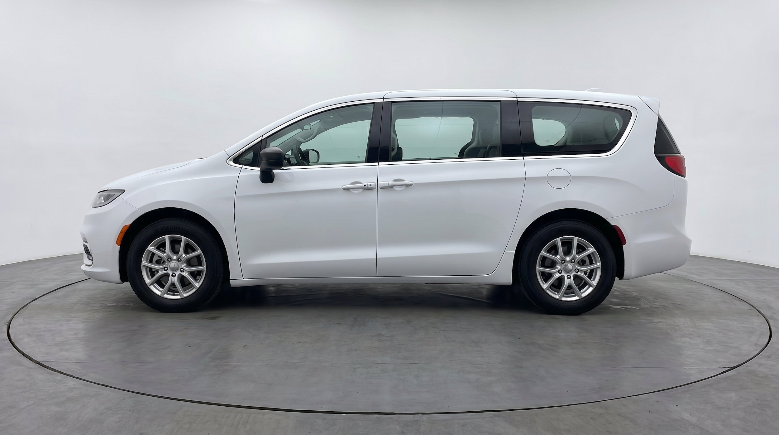 Thumbnail: 2024 Chrysler Voyager - 5