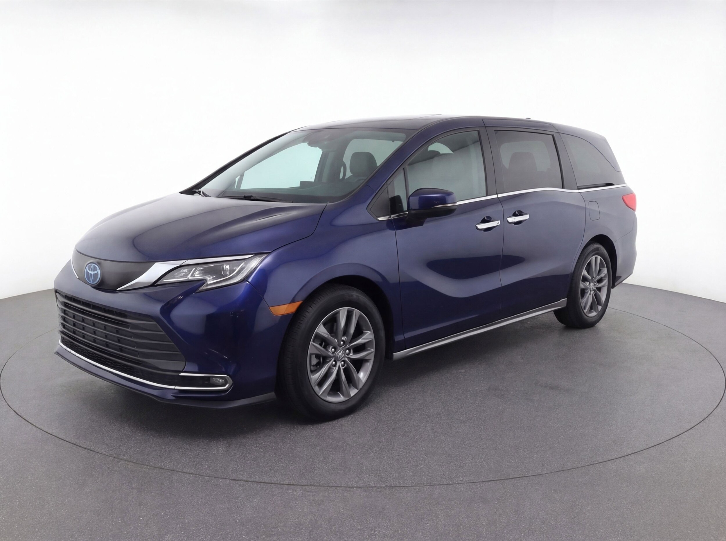 Thumbnail: 2024 Toyota Sienna - 3