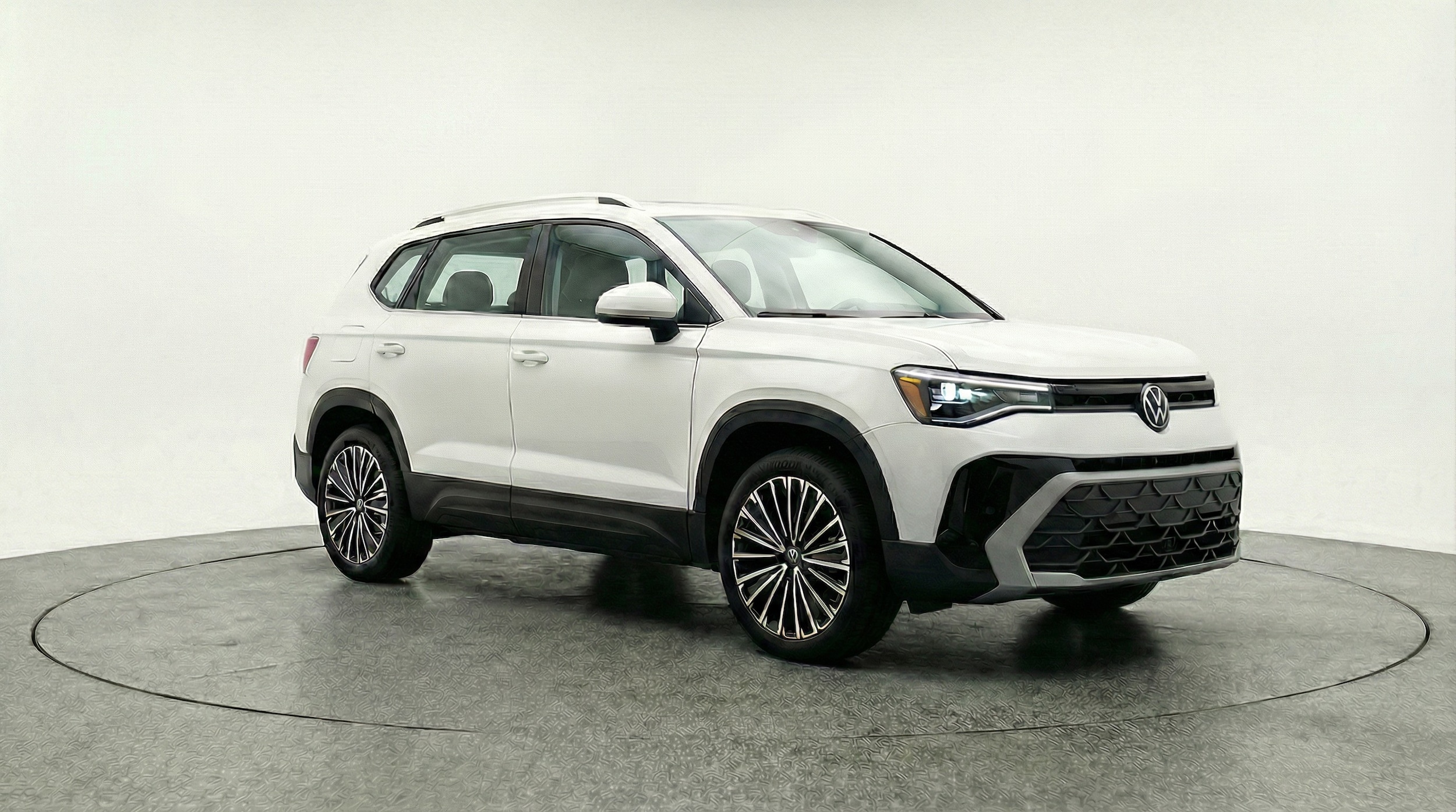 2025 Volkswagen Taos SE FWD