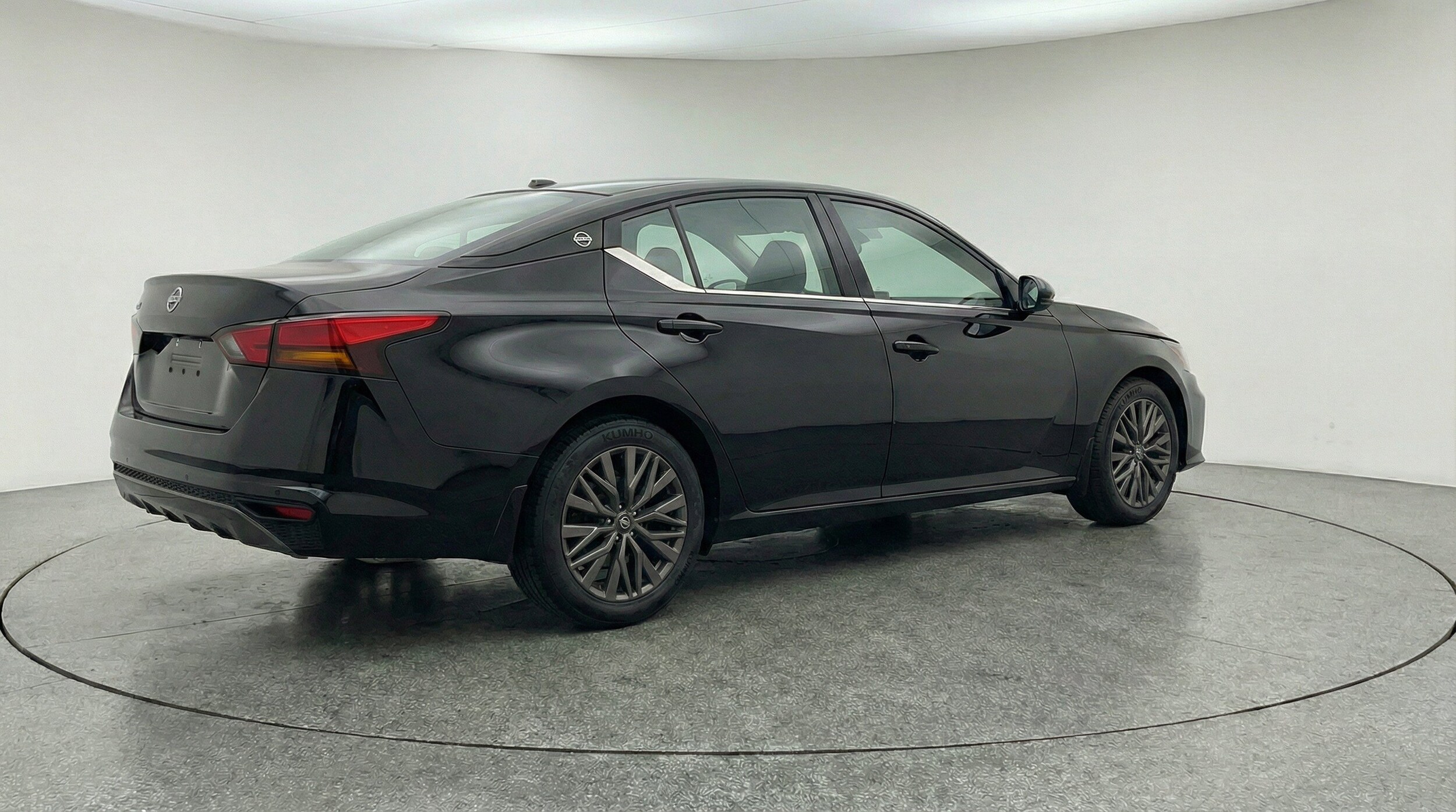 Thumbnail: 2025 Nissan Altima - 9