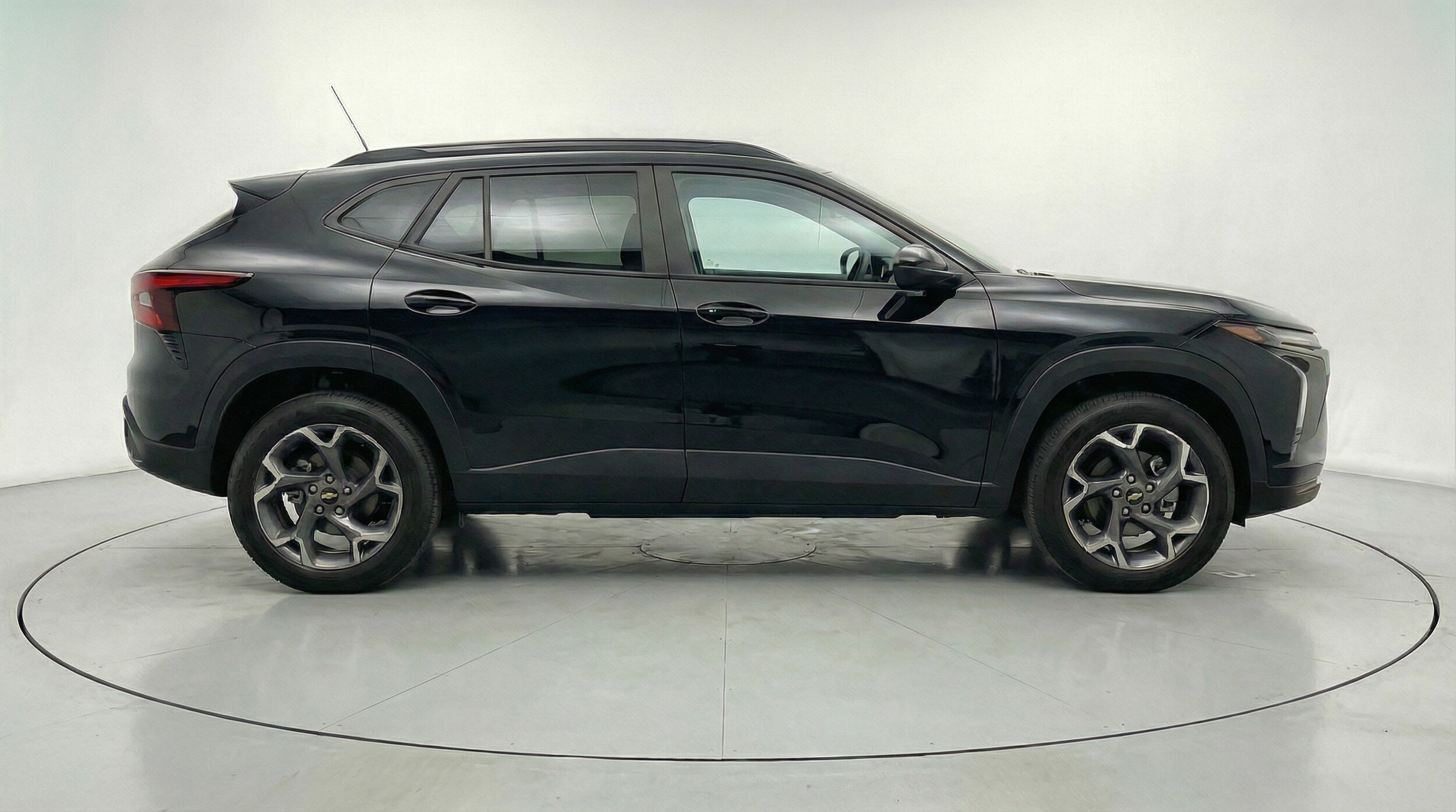 Thumbnail: 2025 Chevrolet Trax - 8