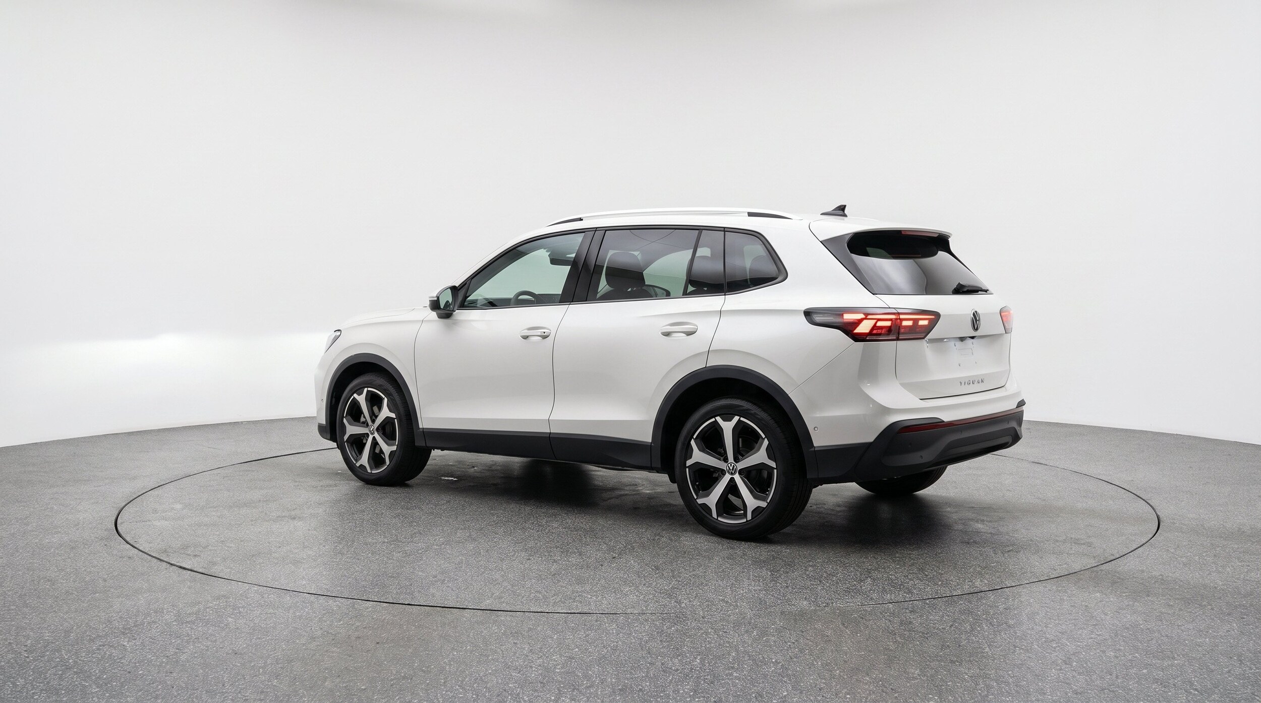 Thumbnail: 2026 Volkswagen Tiguan - 6