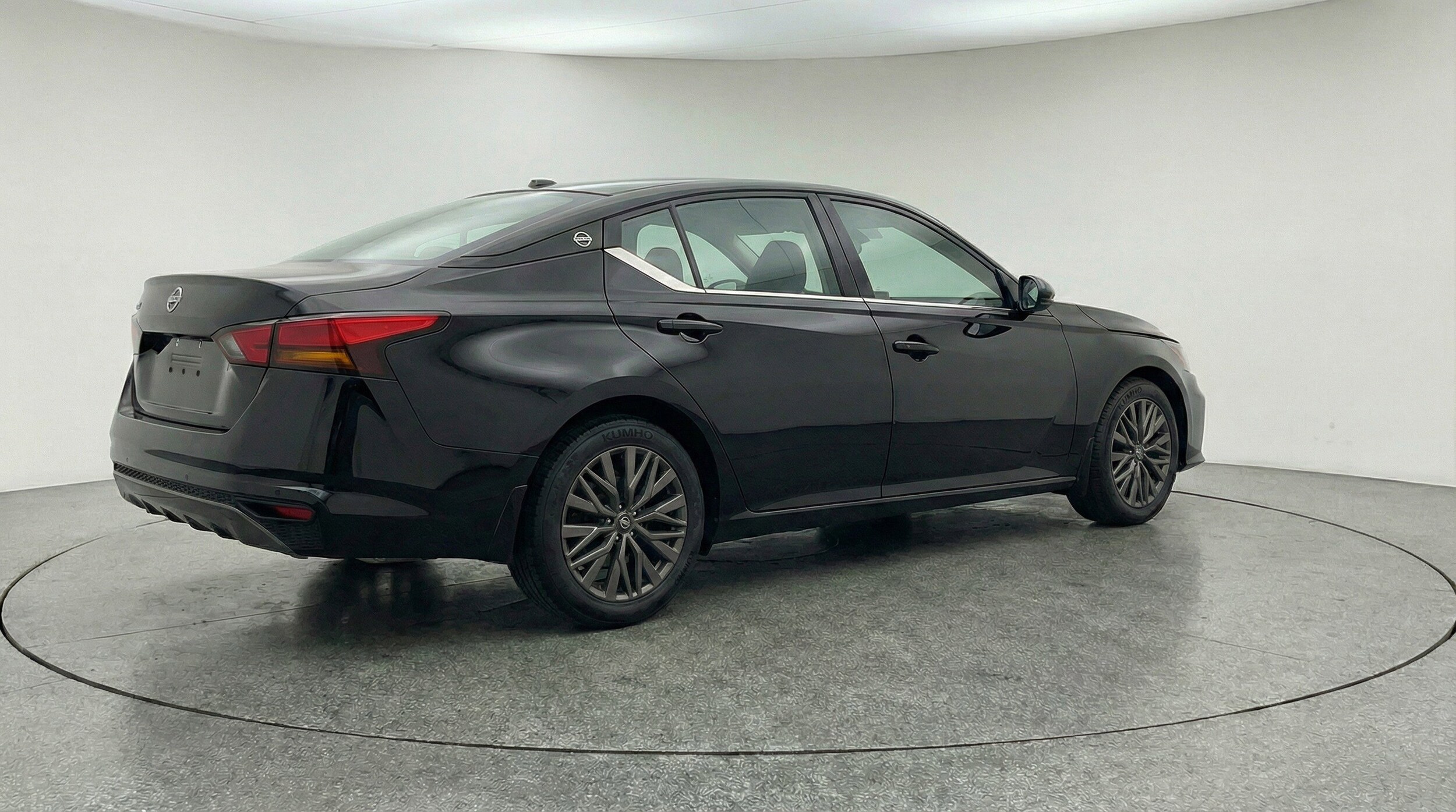 Thumbnail: 2025 Nissan Altima - 9