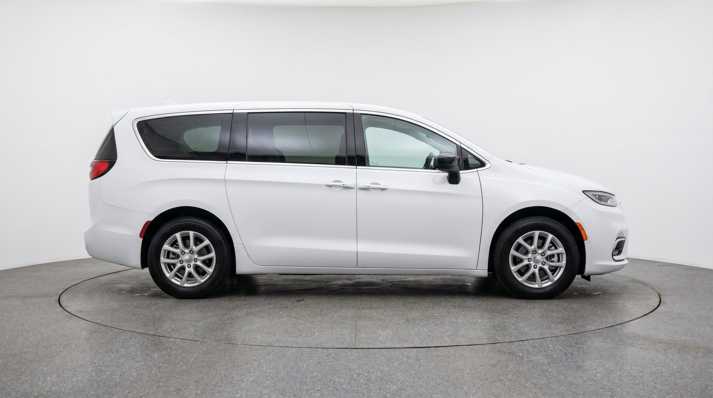 Thumbnail: 2024 Chrysler Voyager - 11