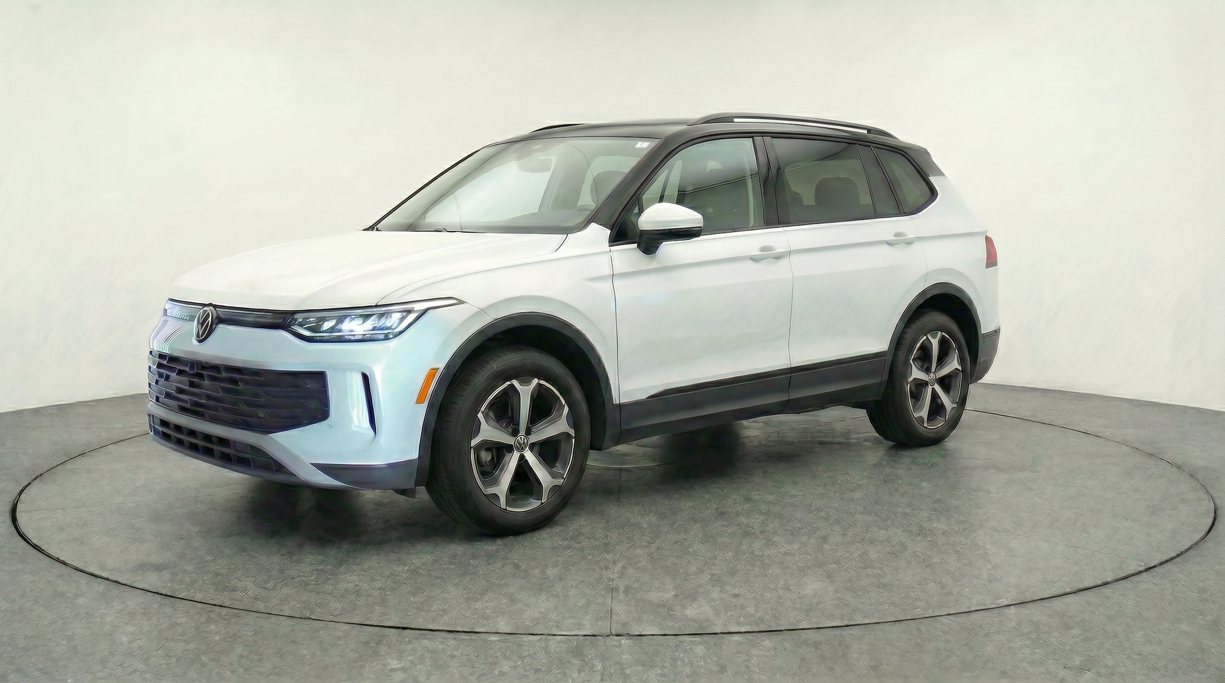 Thumbnail: 2026 Volkswagen Tiguan - 3