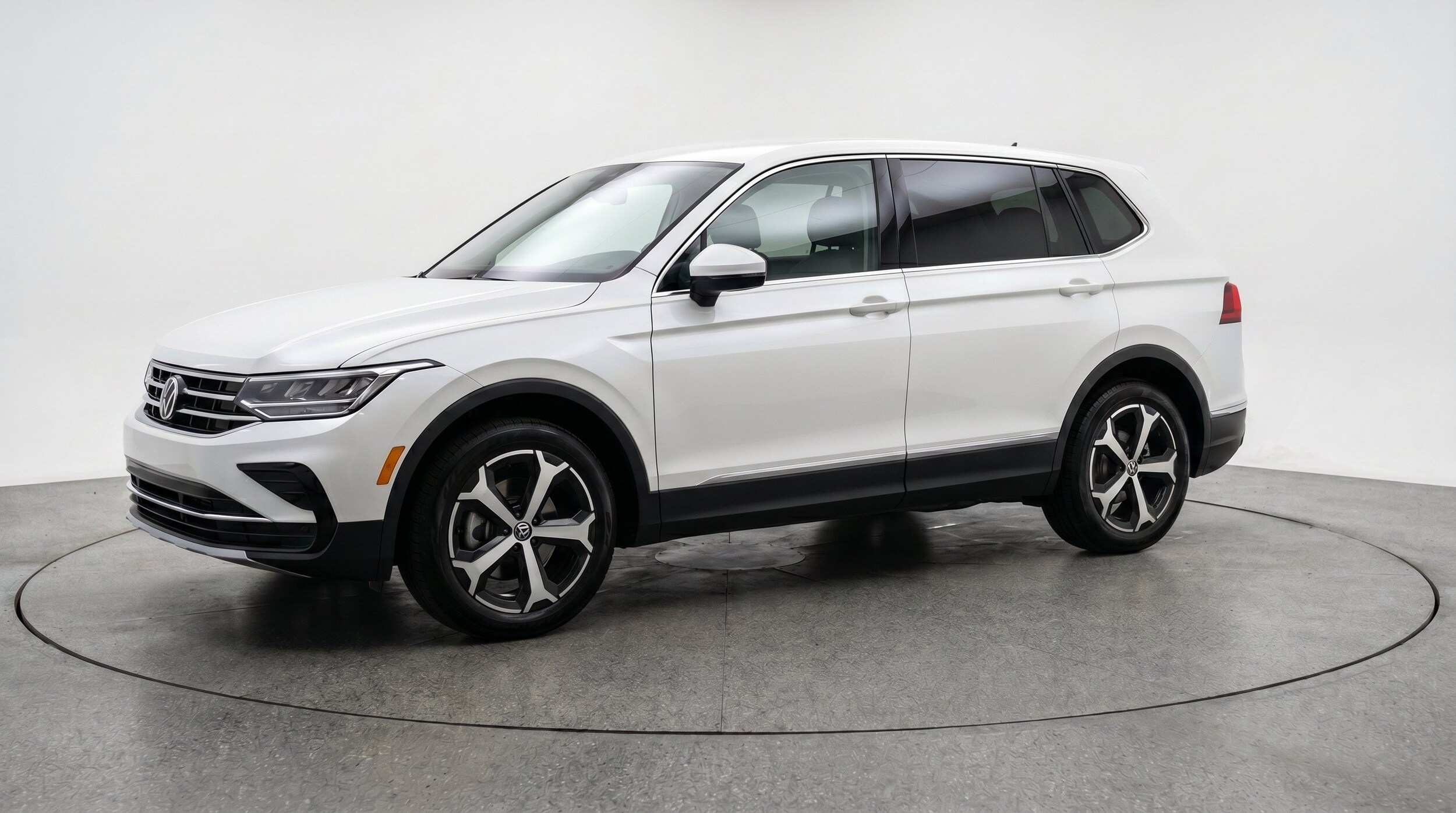 Thumbnail: 2026 Volkswagen Tiguan - 3
