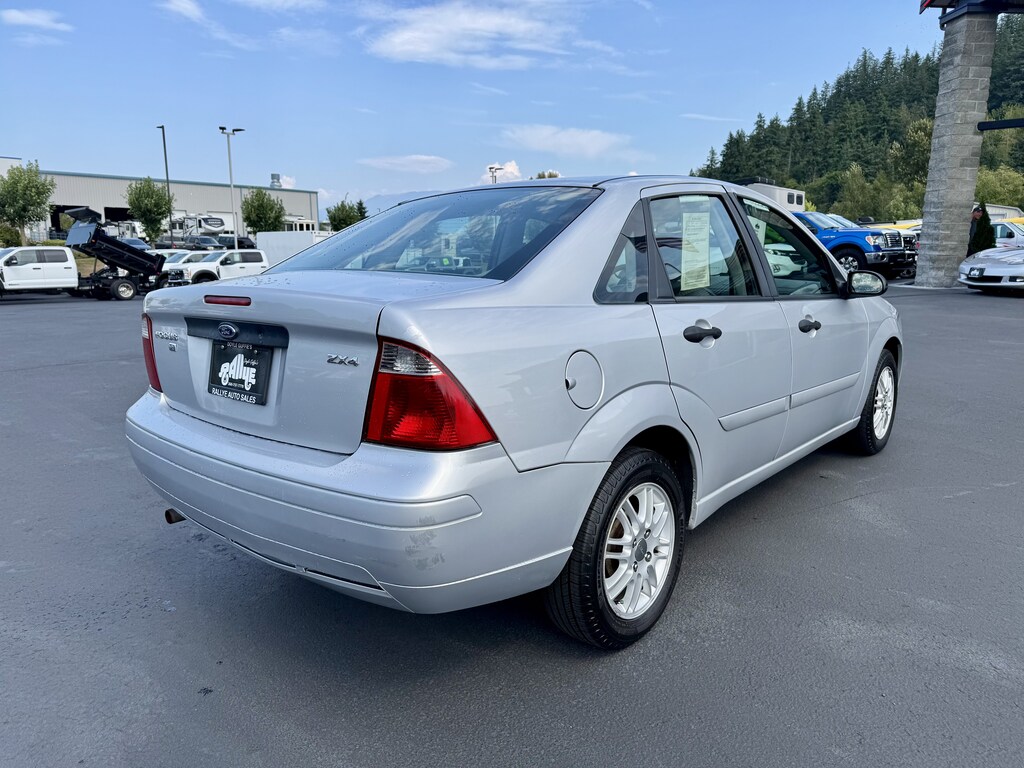 Used 2005 Ford Focus Sedan