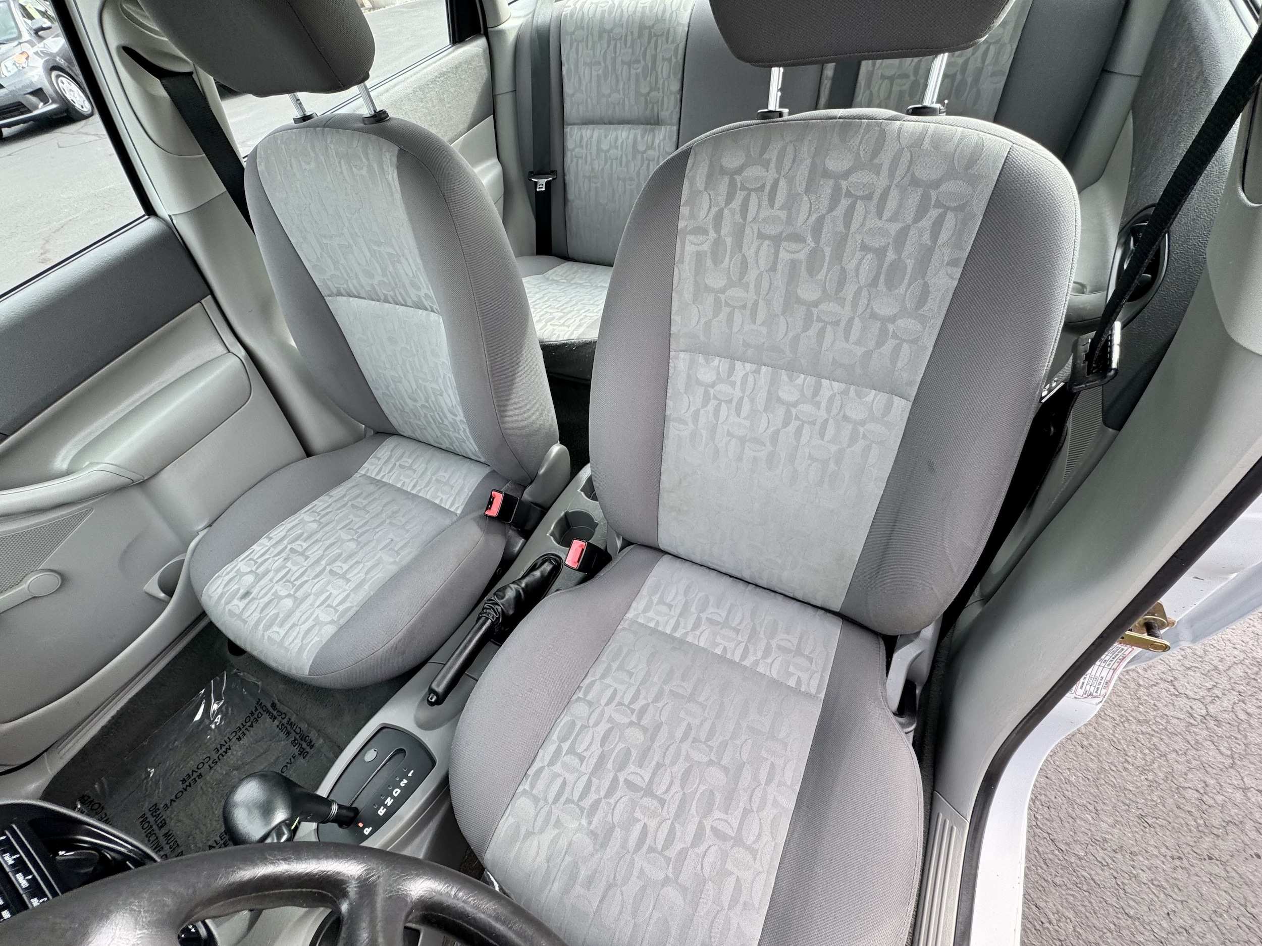 2005 Ford Focus ZX4 S - Photo 10