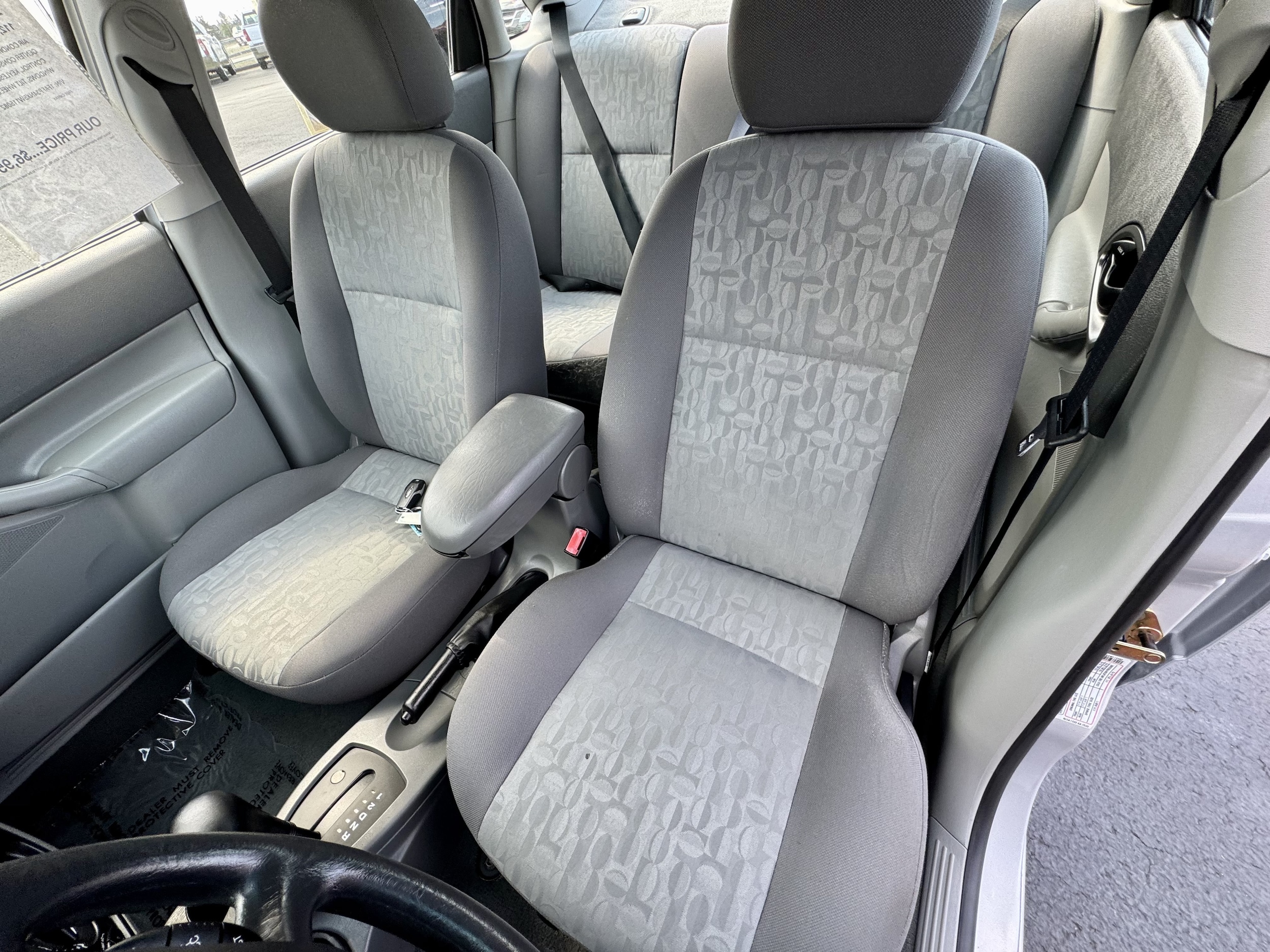 2005 Ford Focus ZX4 SE - Photo 10