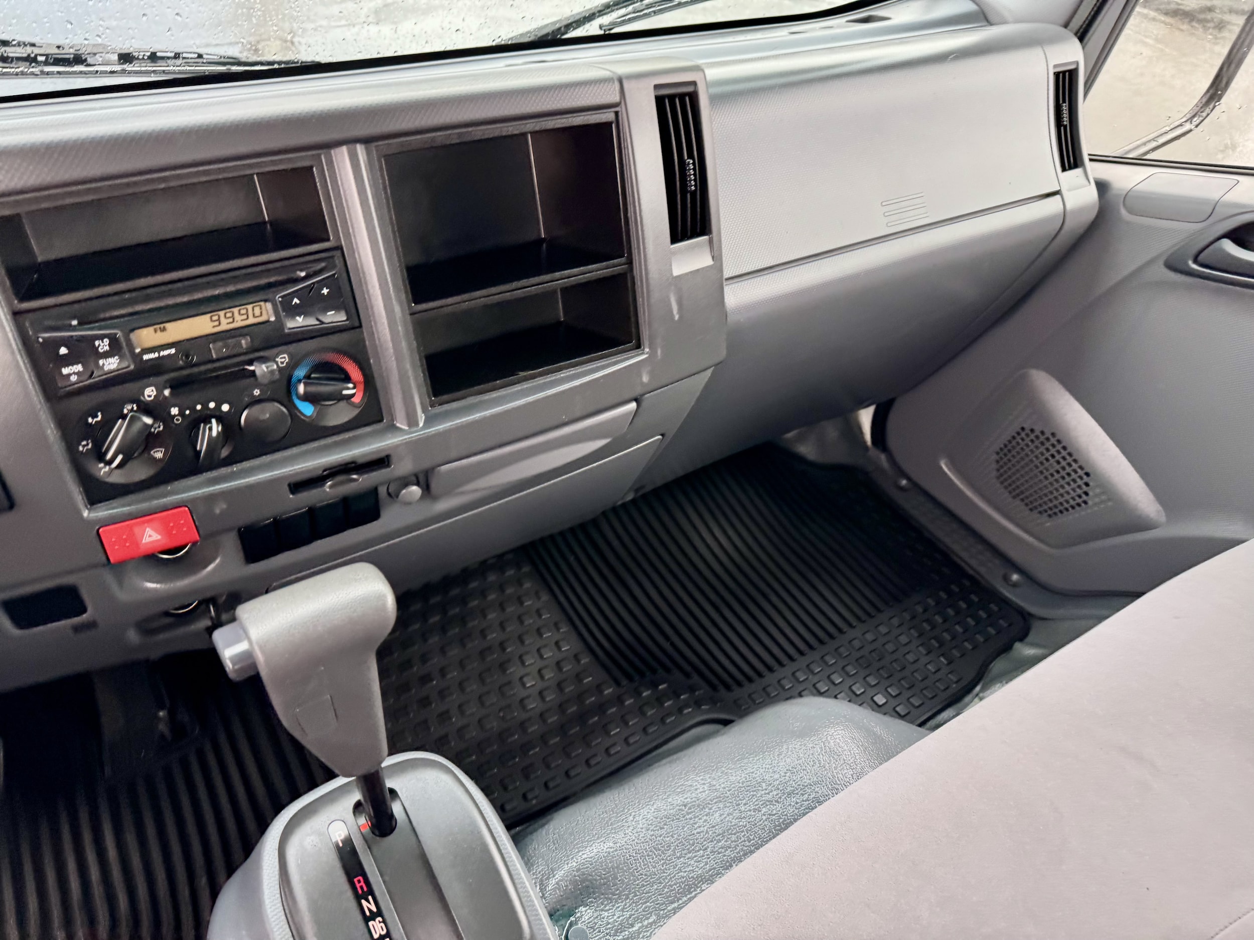 2017 Isuzu NPR - Photo 9