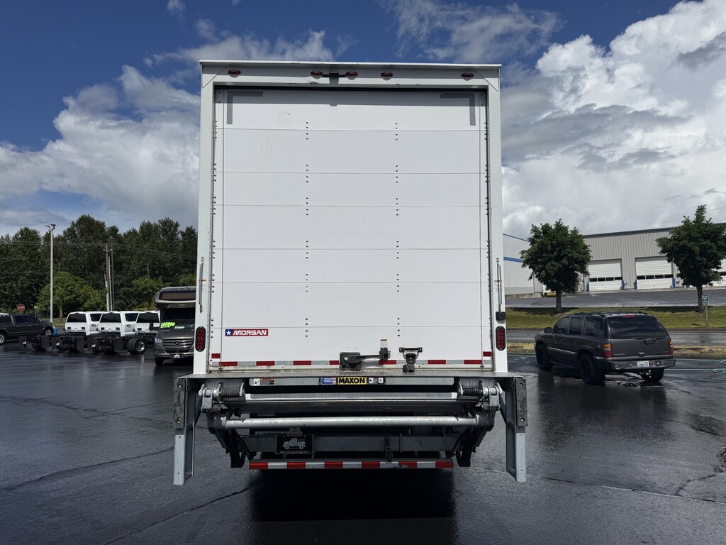 Used 2018 Isuzu FTR Box Truck 24ft