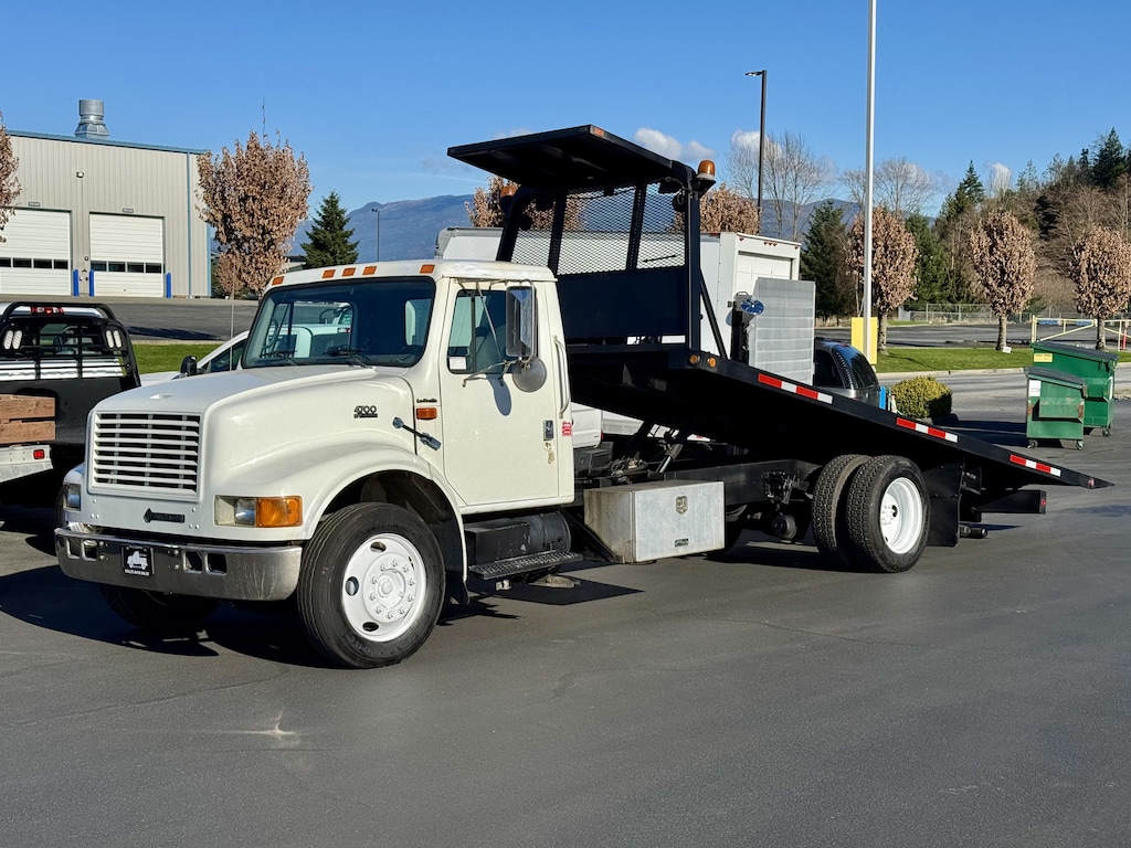 Used 2000 International 4700 DT466 Rollback
