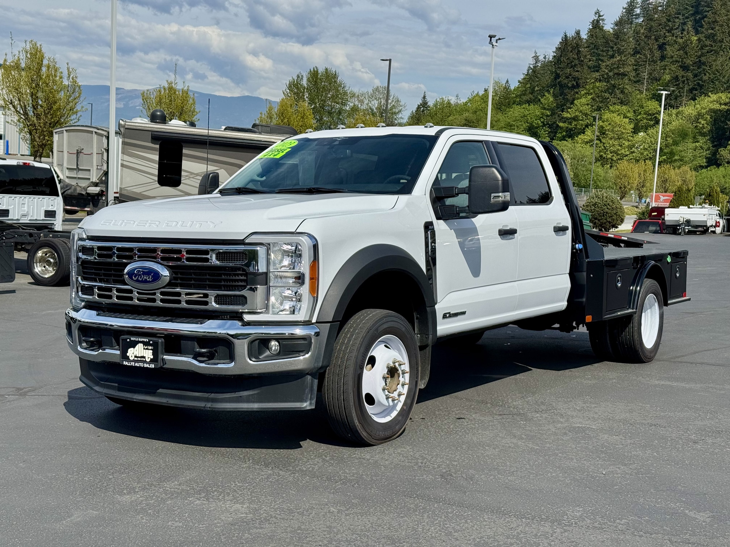 2023 Ford F-450 Super Duty Chassis Cab XLT