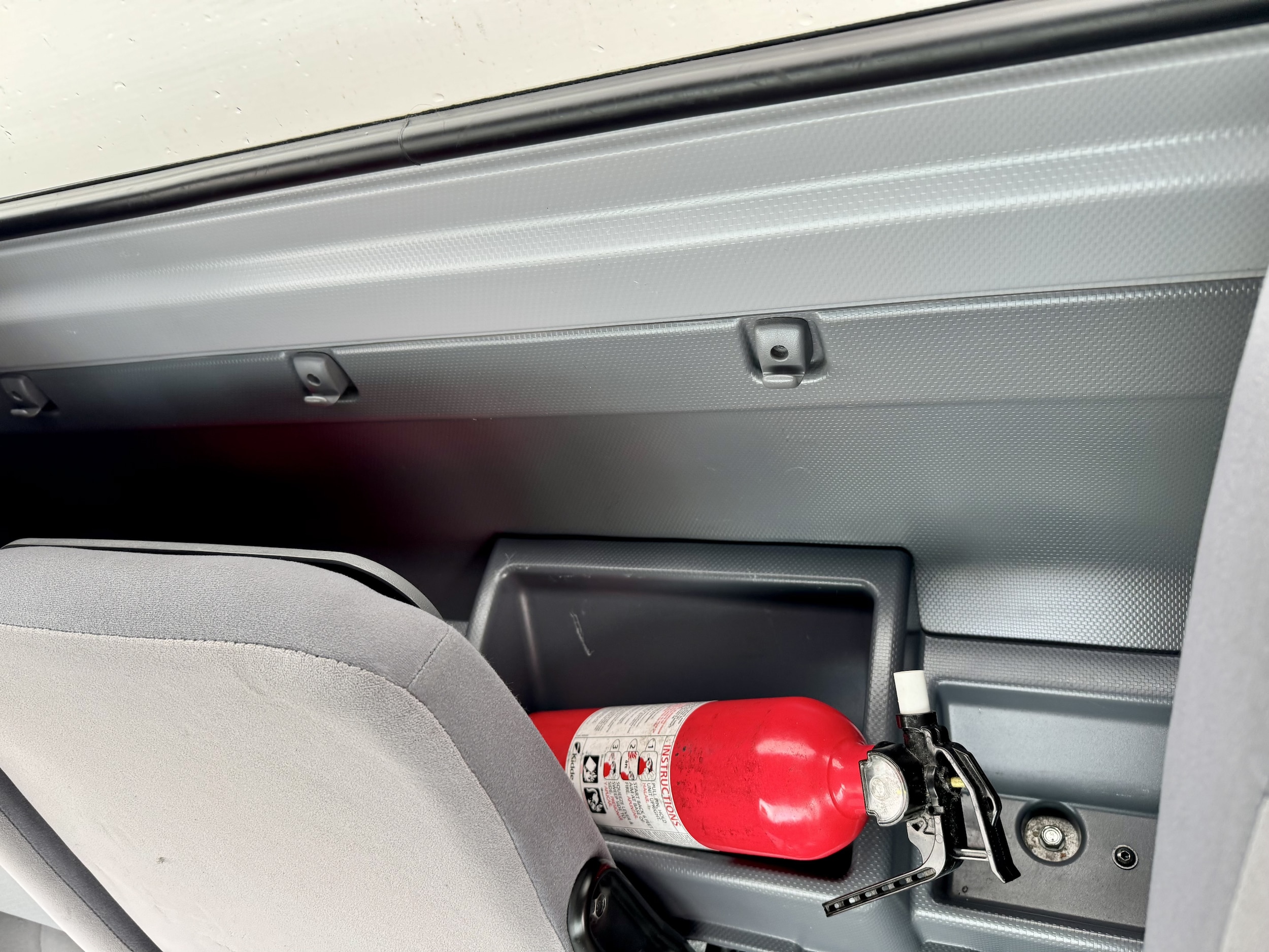 2017 Isuzu NPR - Photo 12