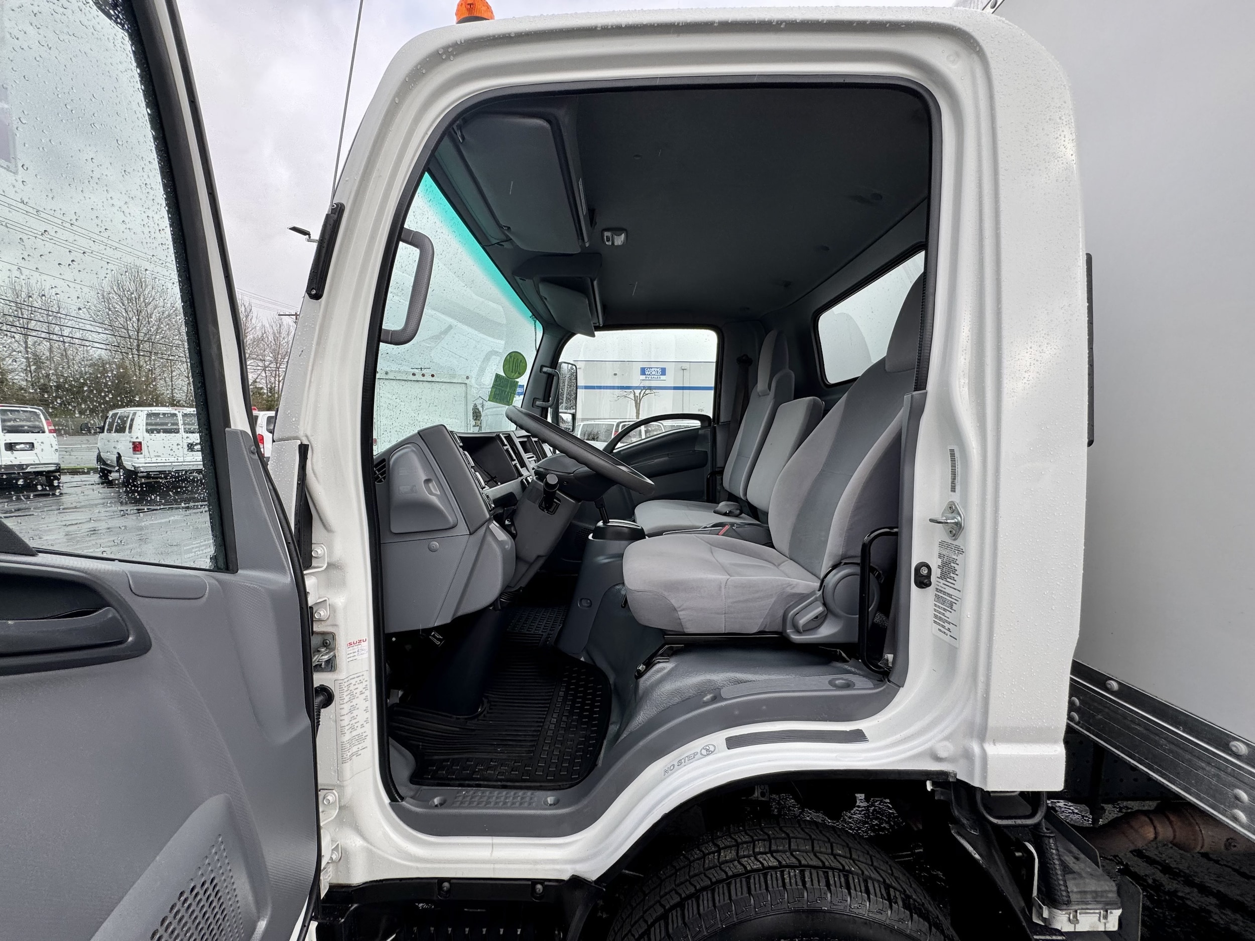2017 Isuzu NPR - Photo 6