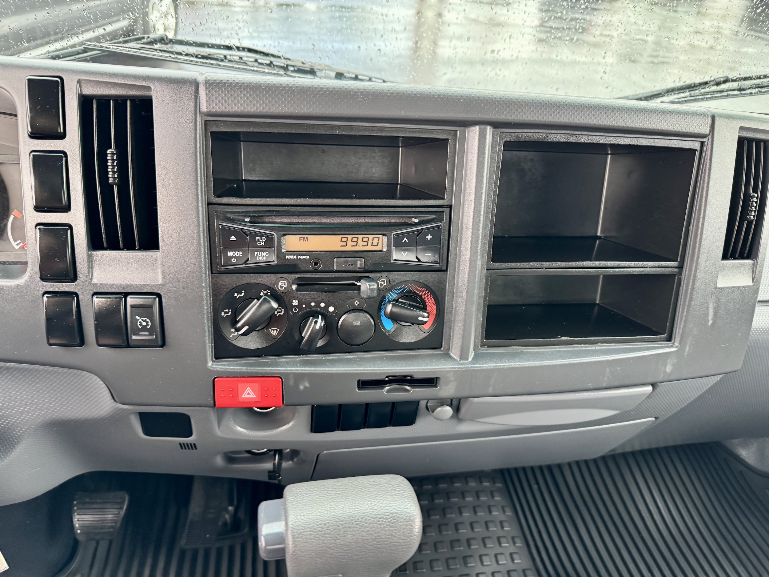 2017 Isuzu NPR - Photo 13