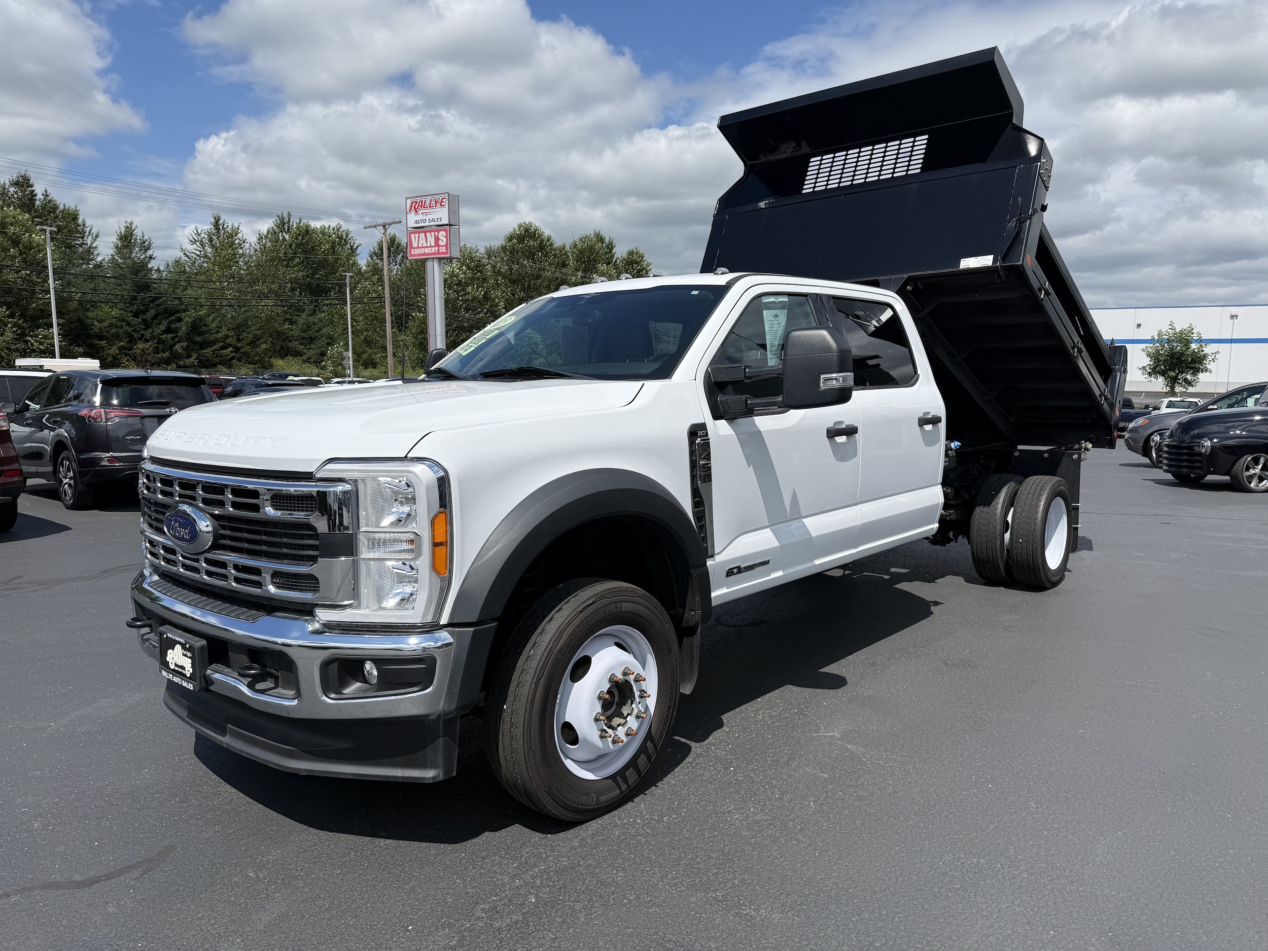 2023 Ford F-450 Super Duty Chassis Cab XLT